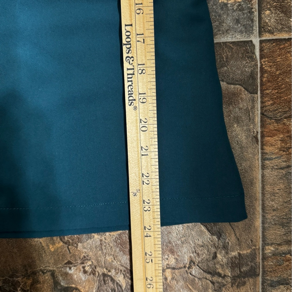 FIGS Technical Collection Scrub Set – L Top & S Joggers | Deep Teal - Picture 13 of 16